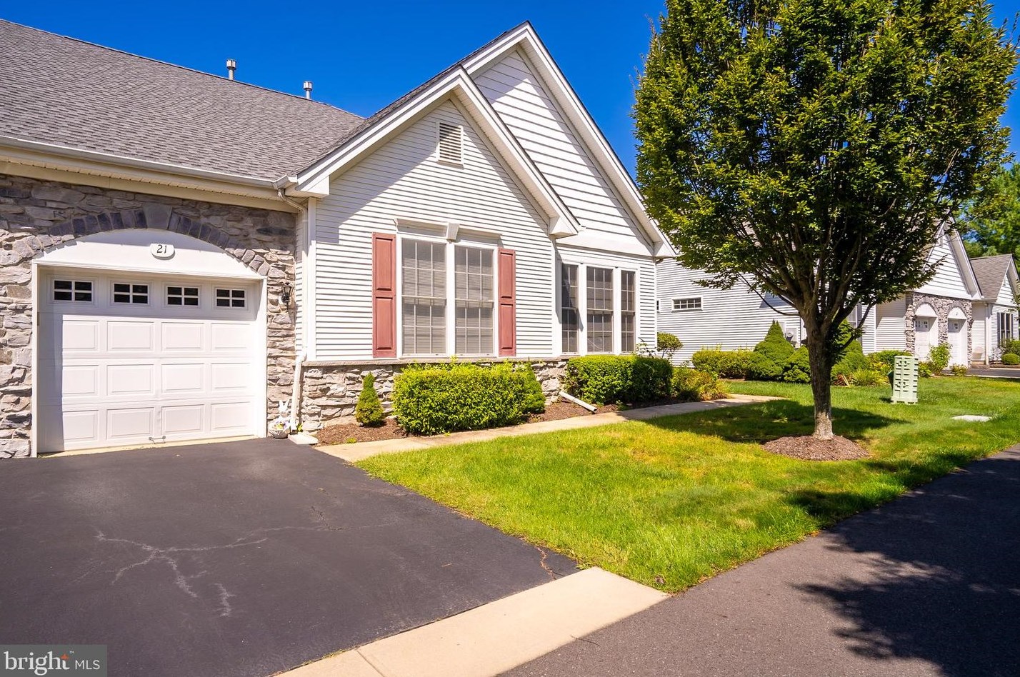 21 Meadowlark Dr, Trenton, NJ 08690