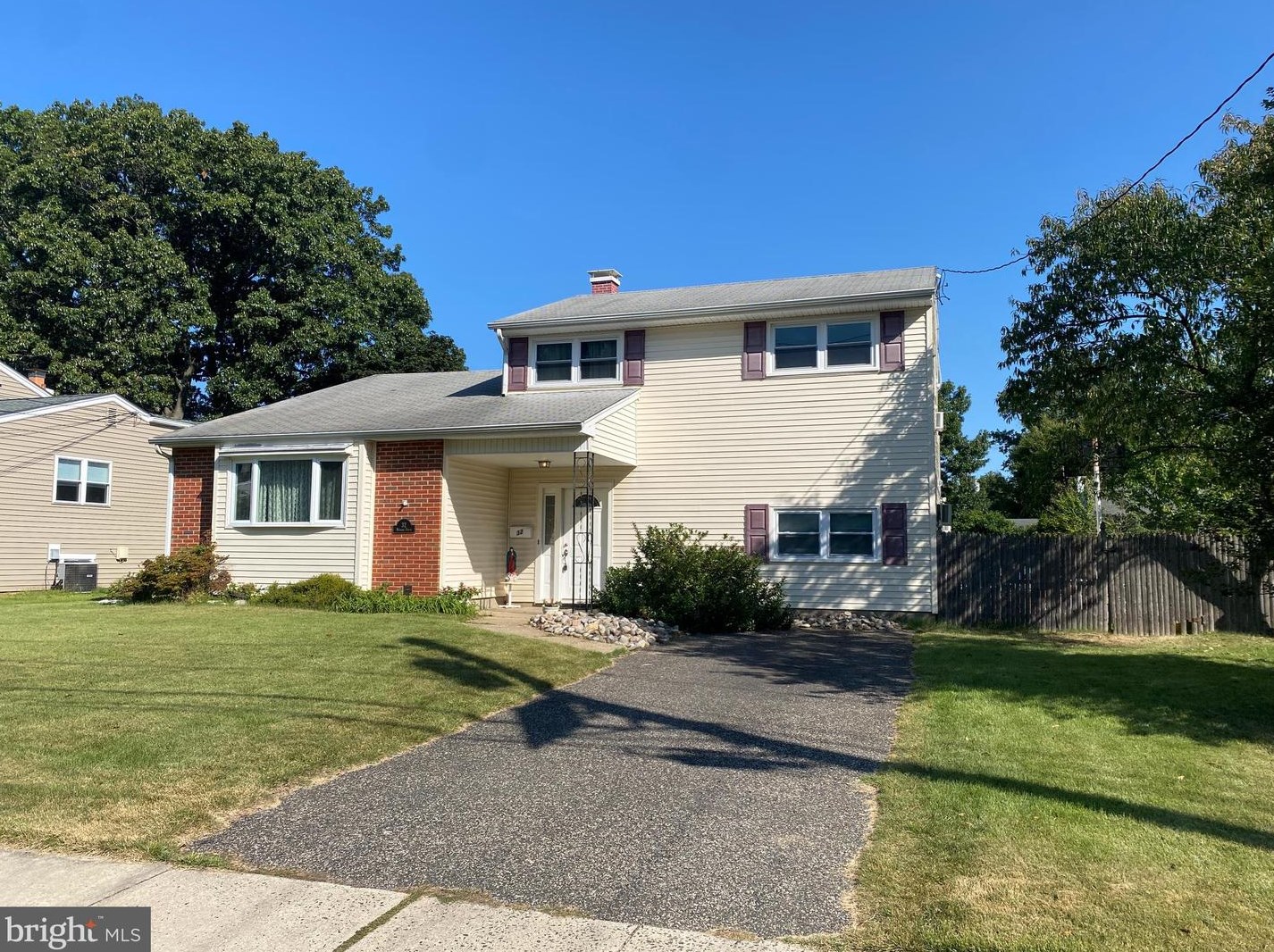32 Monroe Dr, Trenton, NJ 08619