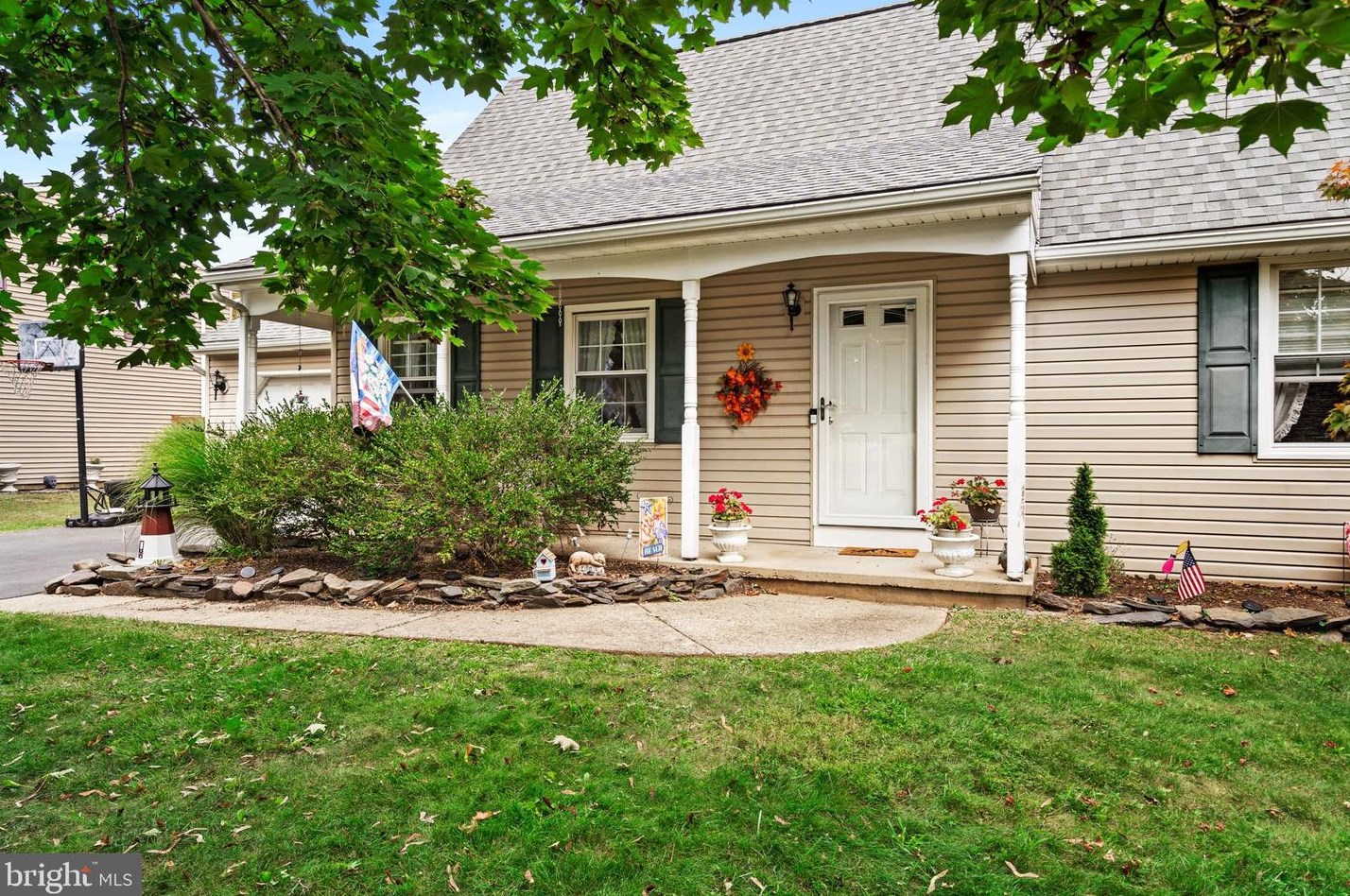8 Misty Morn Ln, Trenton, NJ 08638