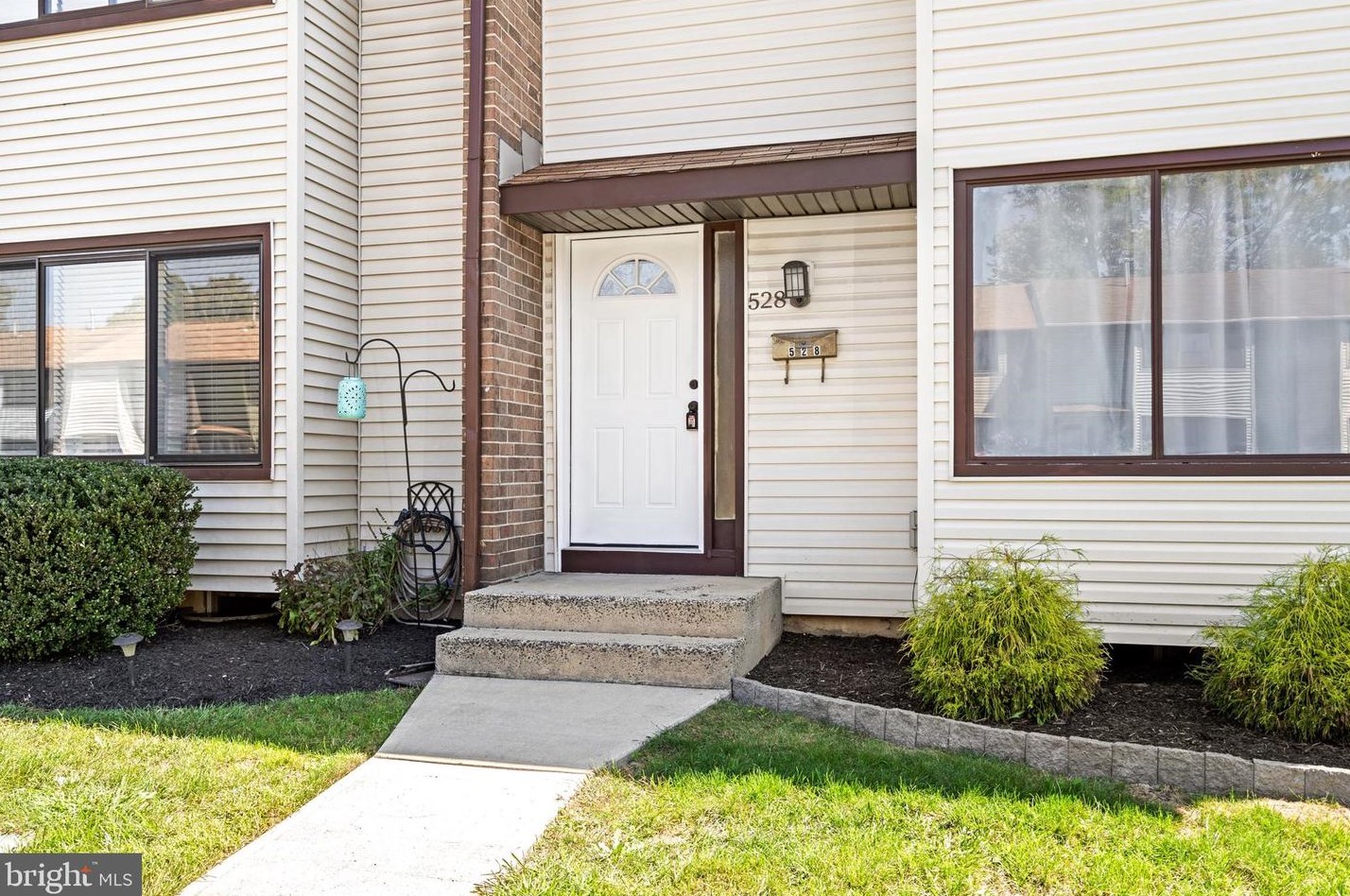 528 Nettleton Dr, East Windsor, NJ 08520