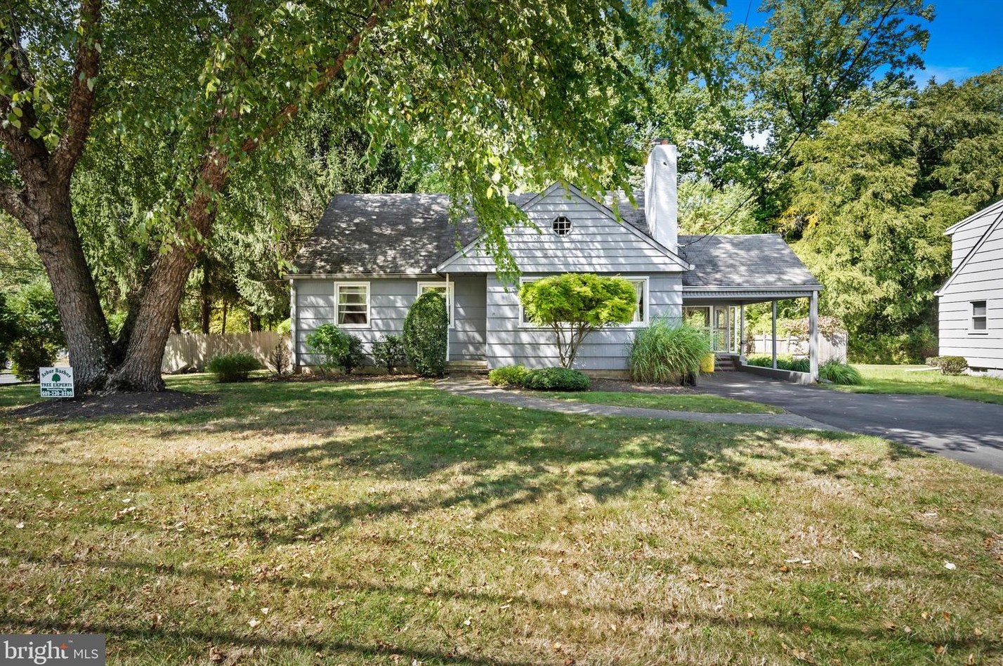 1247 Lower Ferry Rd, Trenton, NJ 08618-1406