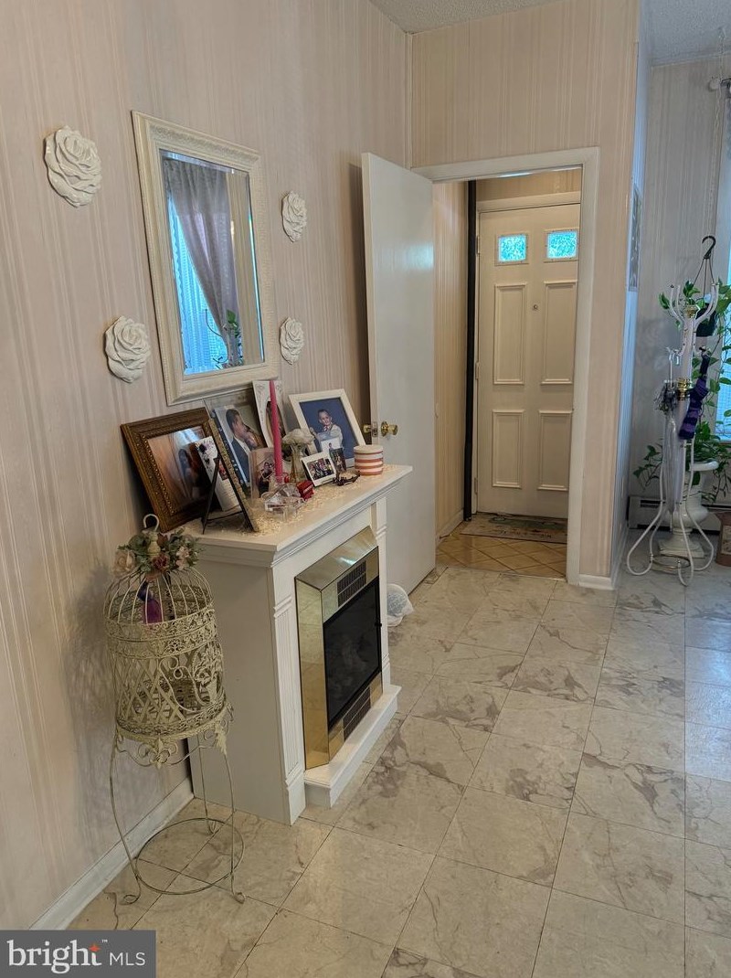 42 Charles St, Trenton, NJ 08611