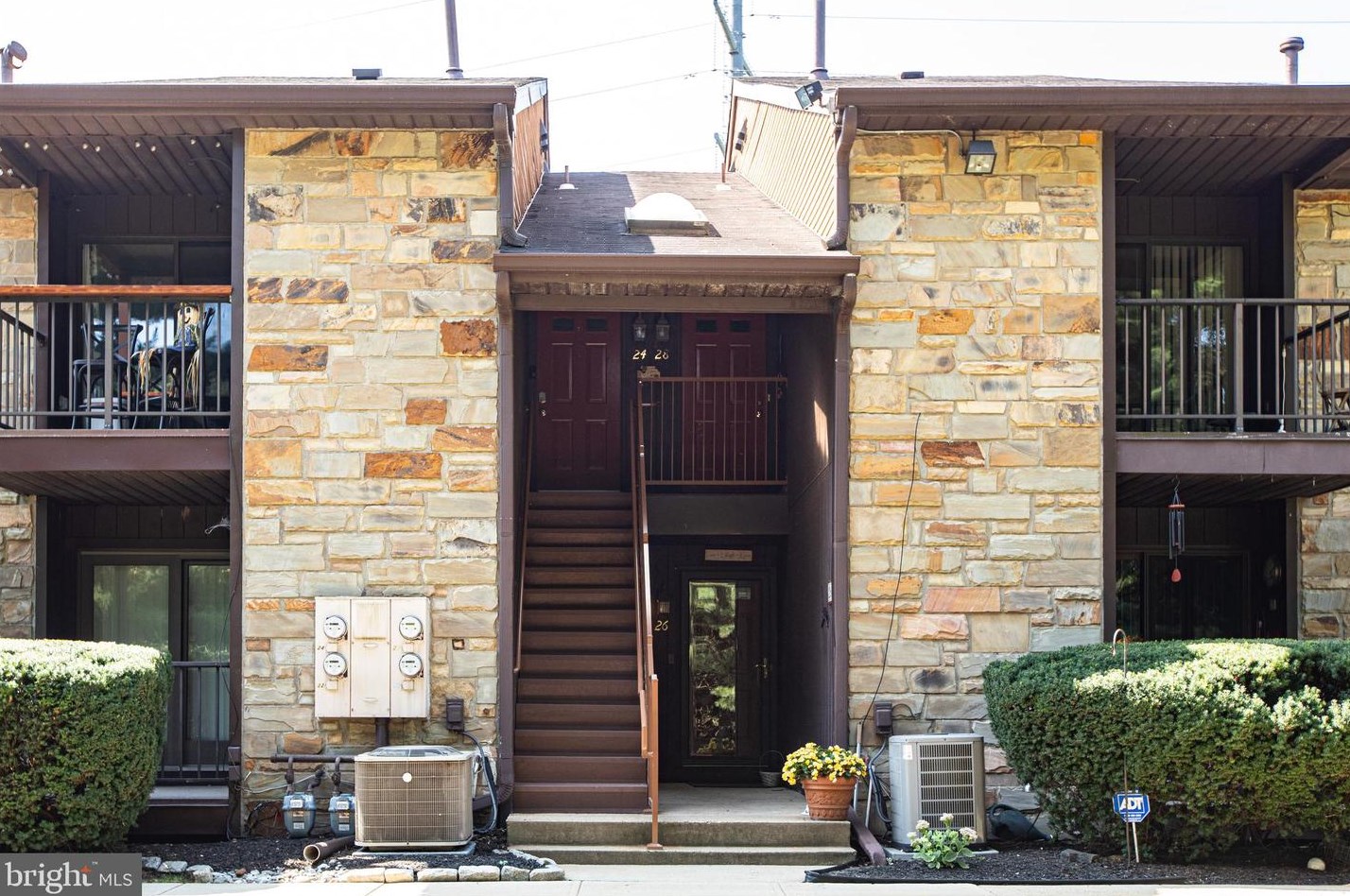 28 Gena Ct, Trenton, NJ 08690