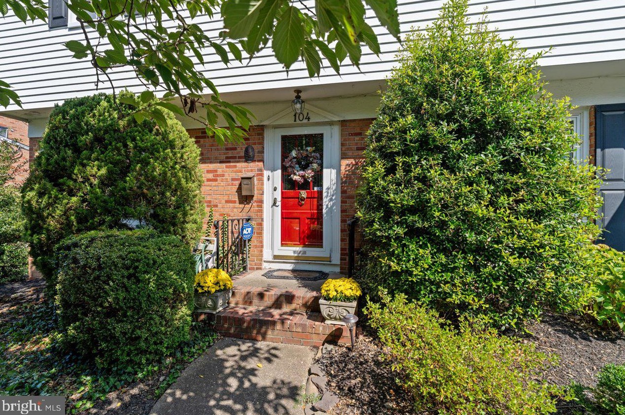 104 Fieldboro Dr, Lawrence Township, NJ 08648