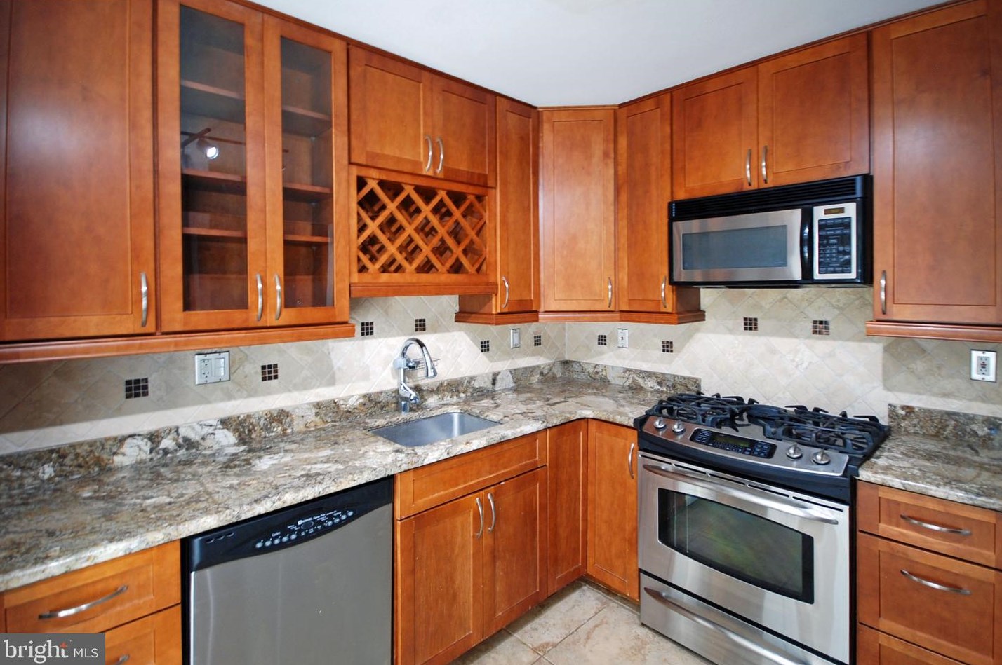105 Tuxford Ct, Pennington, NJ 08534