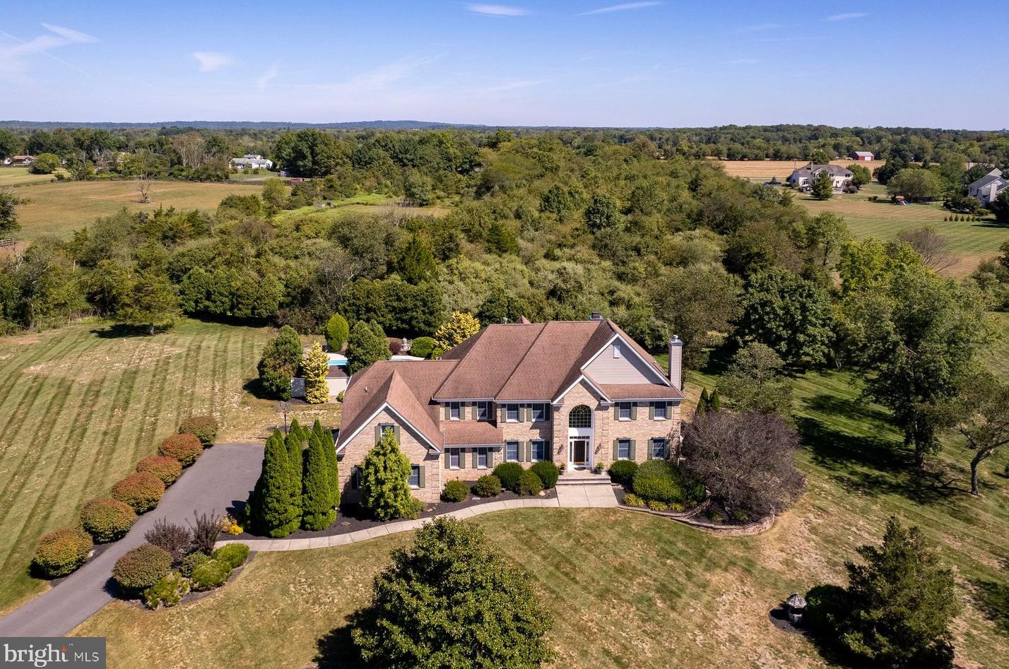22 Hunters Ridge Dr, Pennington, NJ 08534