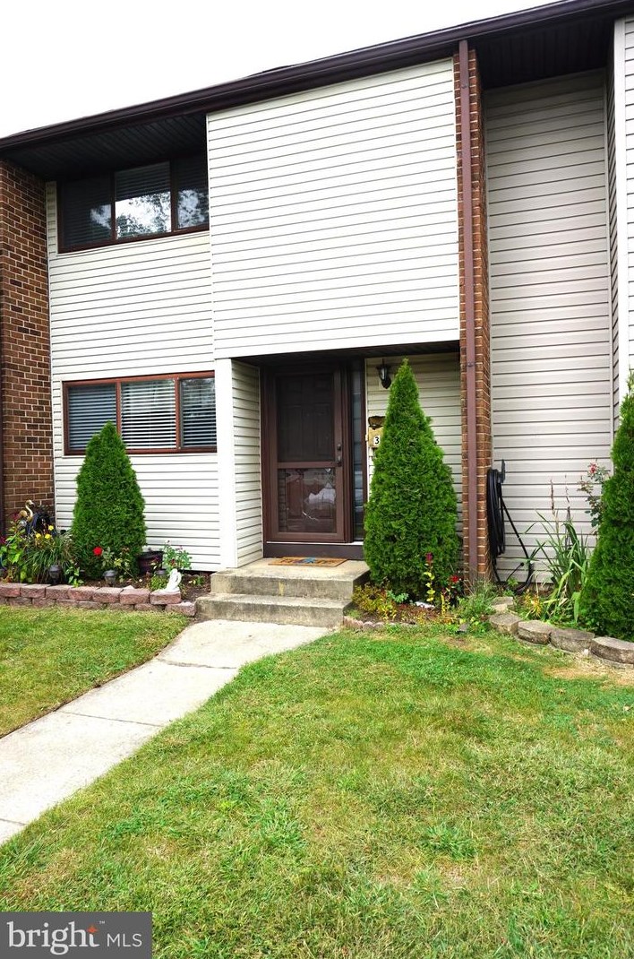 3 Bennington Dr, East Windsor, NJ 08520