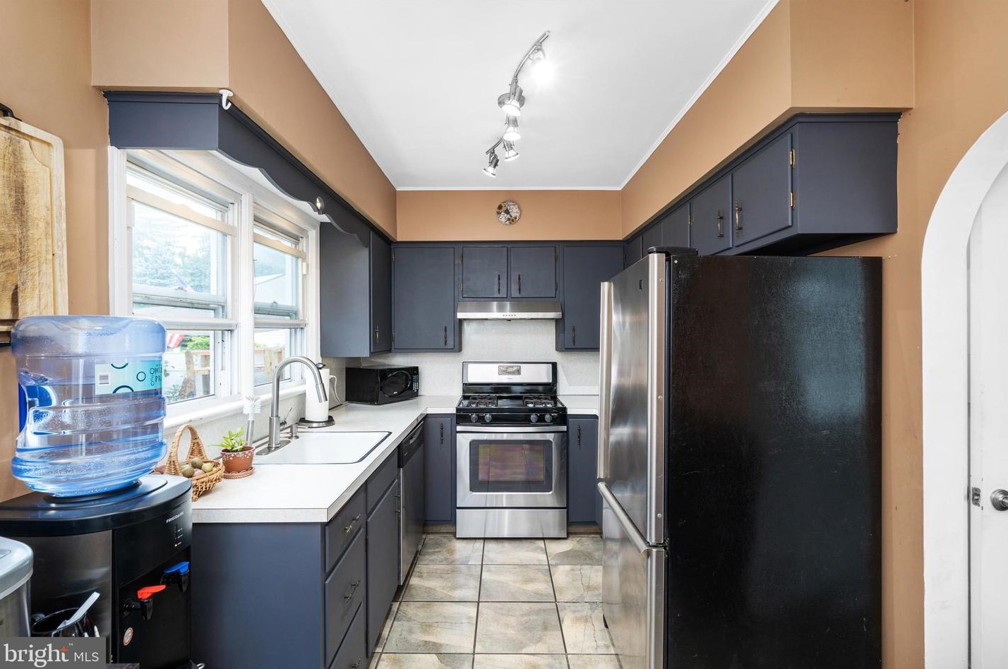 102 Sharps Ln, Trenton, NJ 08610