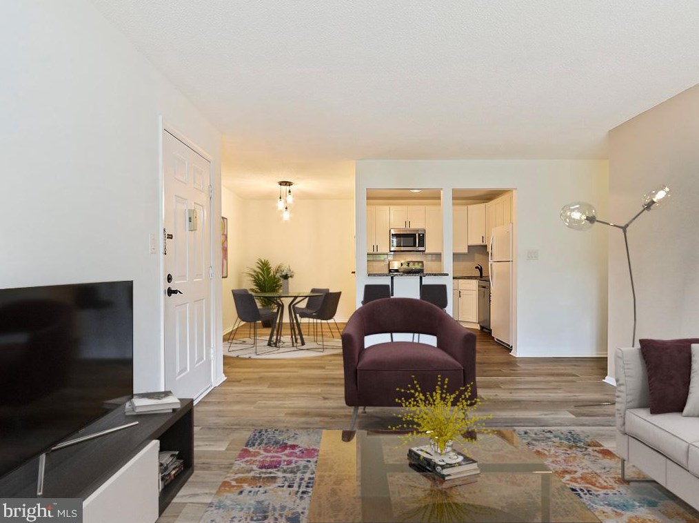 3 Chamberlin Ct, Lawrence Township, NJ 08648
