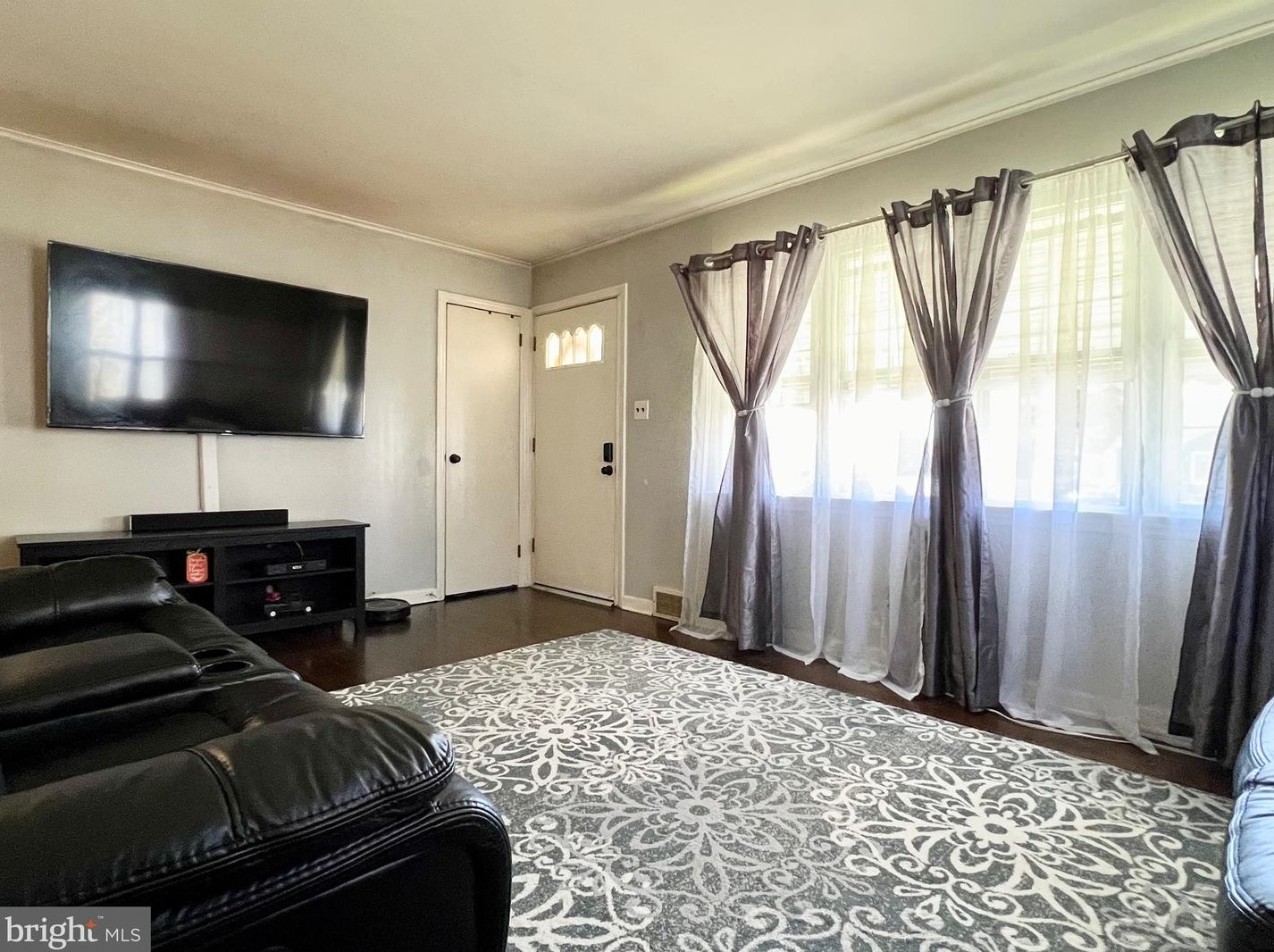 6 Belfast Ct, Trenton, NJ 08610