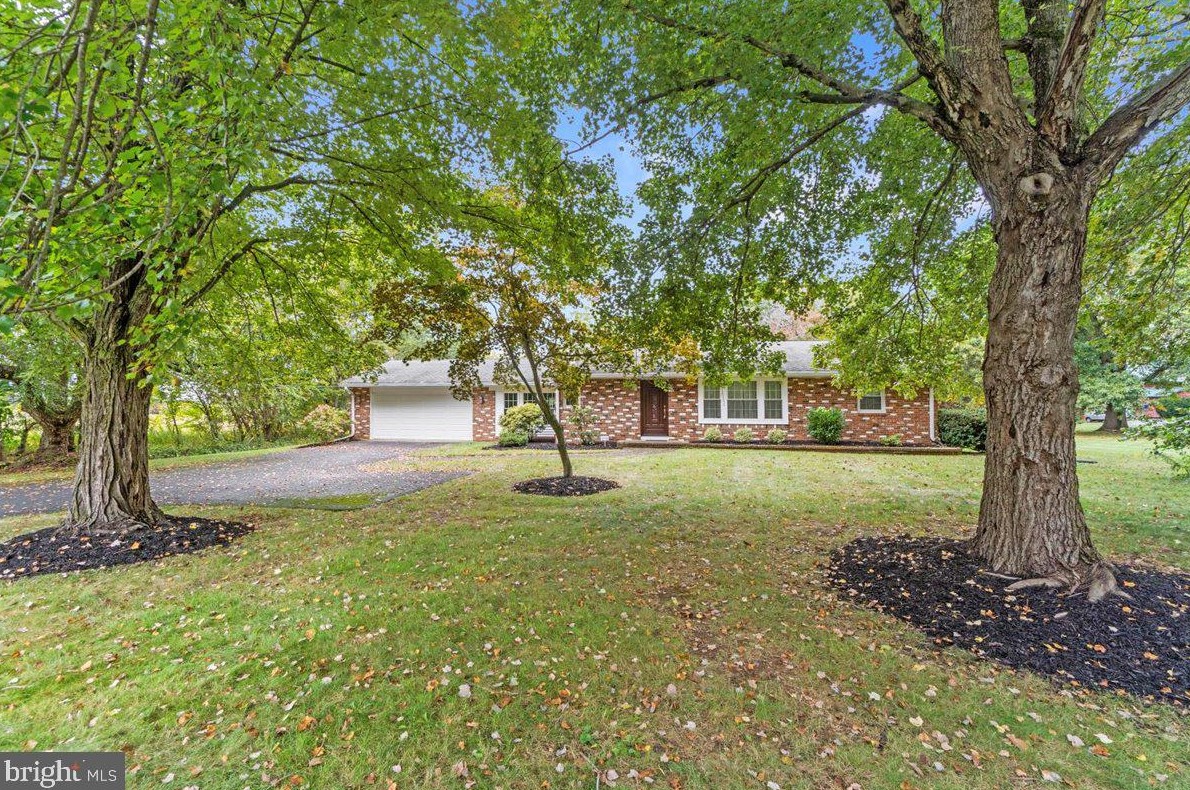 962 Old York Rd, East Windsor, NJ 08520
