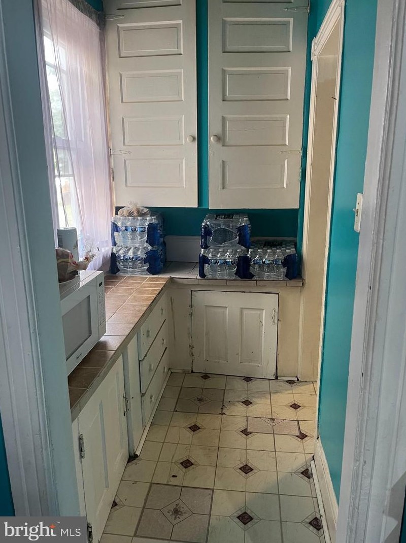 460 Hamilton Ave, Trenton NJ 08609-2709 exterior