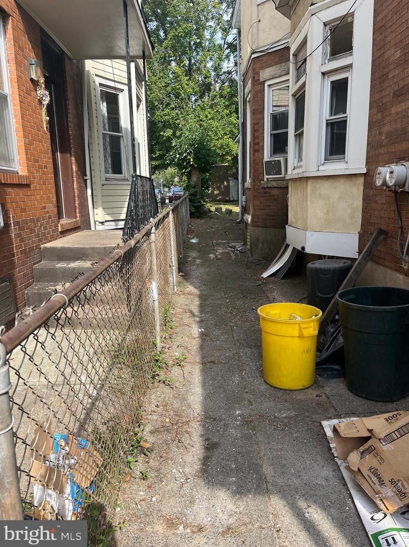 460 Hamilton Ave, Trenton NJ 08609-2709 exterior