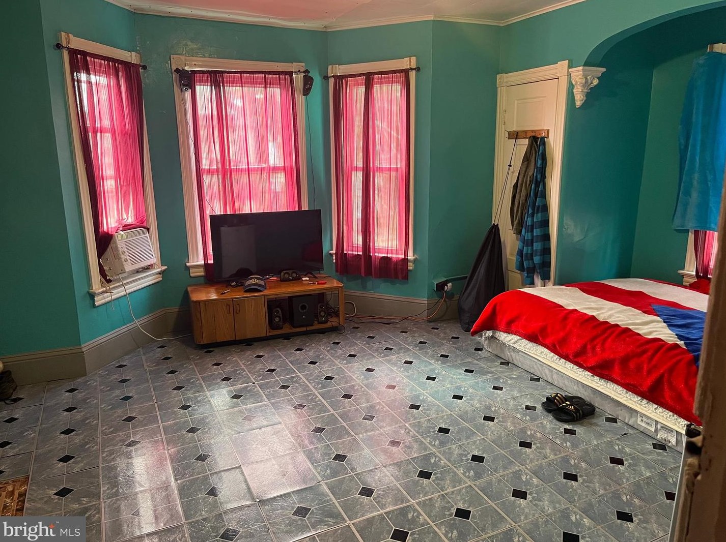 460 Hamilton Ave, Trenton NJ 08609-2709 exterior