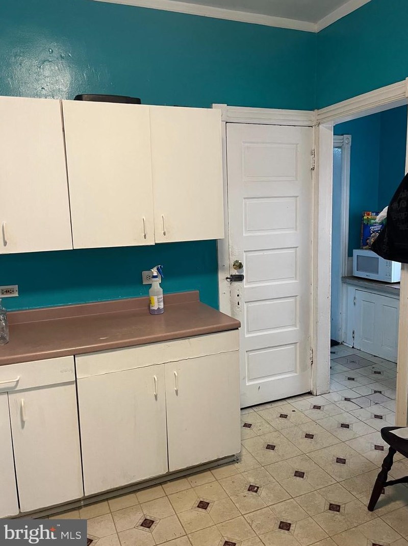 460 Hamilton Ave, Trenton NJ 08609-2709 exterior