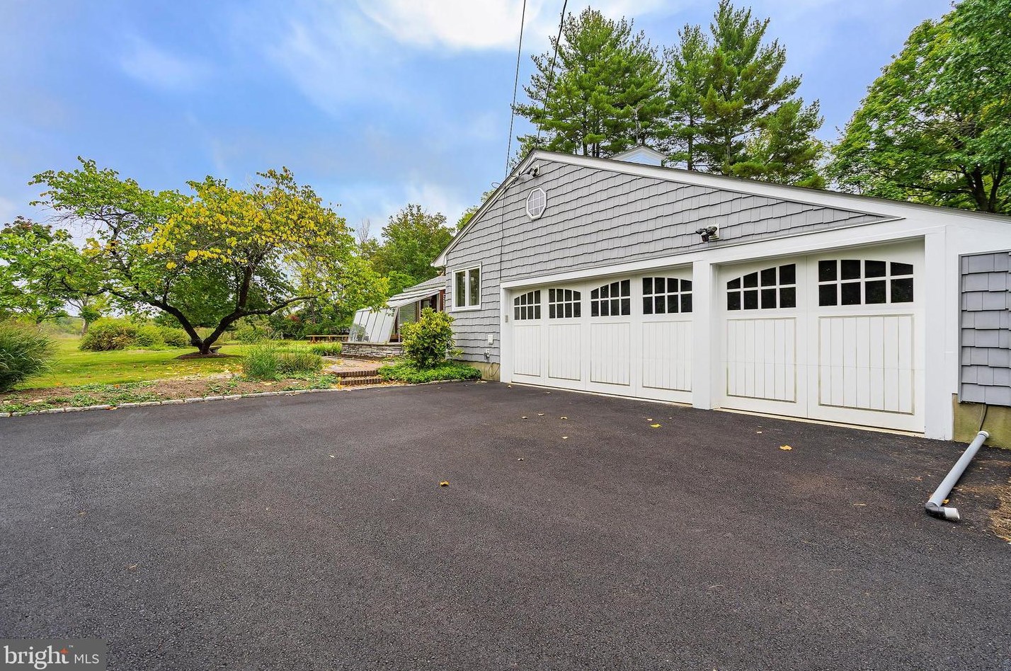 160 Carter Rd, Princeton NJ 08540-2103 exterior