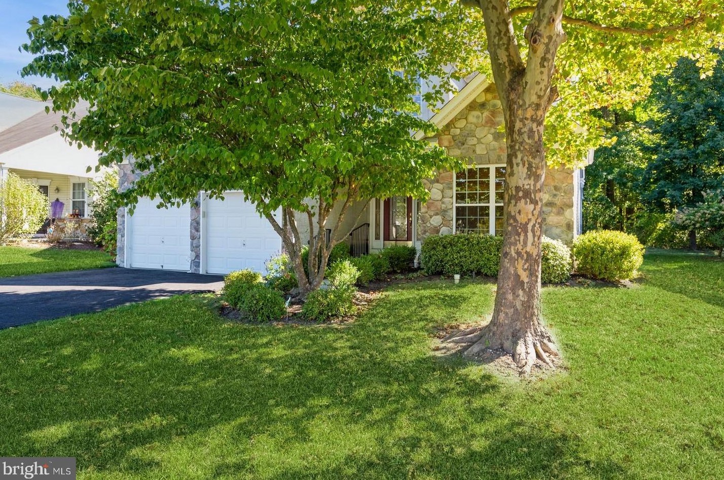 43 Lexington Dr, Pennington, NJ 08534