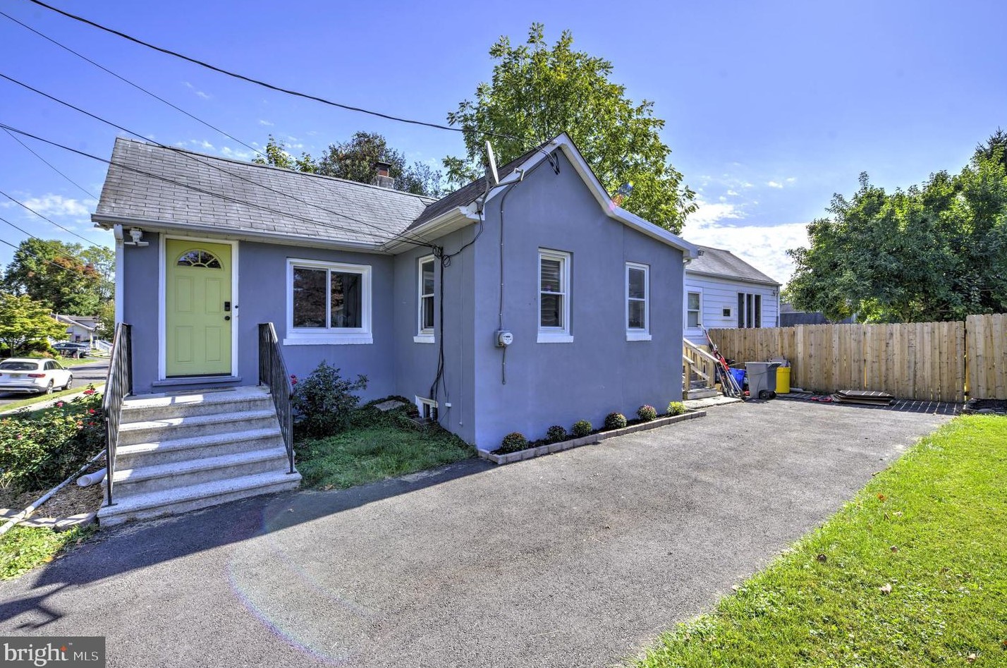 217 Dancer Dr, Trenton, NJ 08610