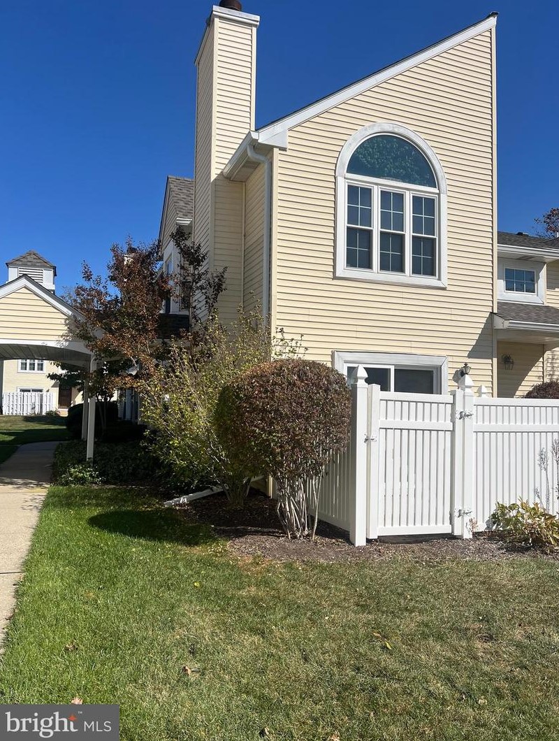8 Huber Ct, East Windsor, NJ 08520