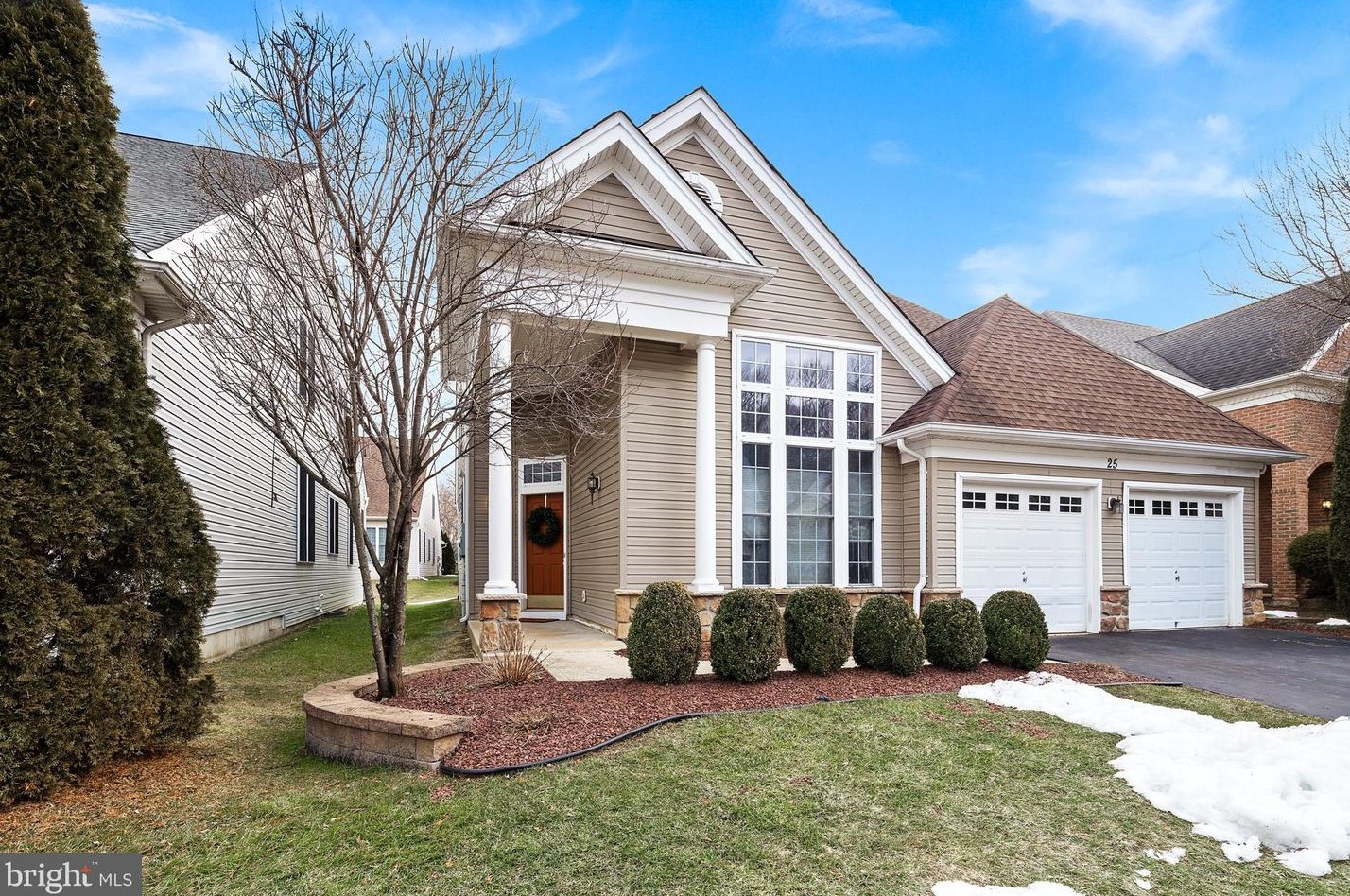25 Galileo Dr, East Windsor, NJ 08512-2542