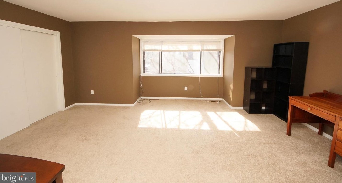 844 Jamestown Rd, East Windsor NJ 08520-5644 exterior