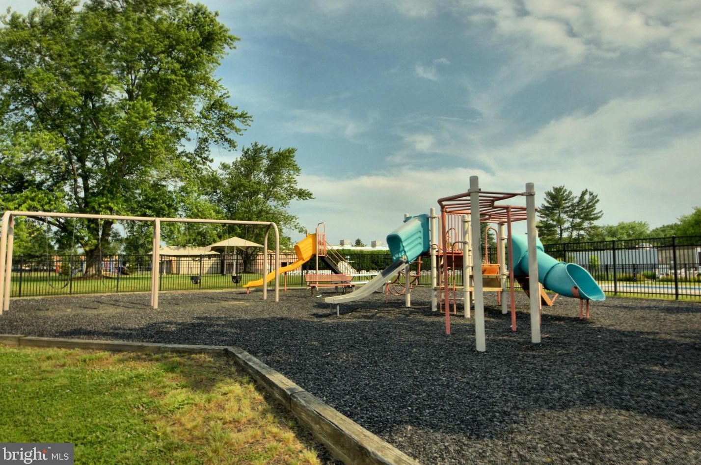 844 Jamestown Rd, East Windsor NJ 08520-5644 exterior