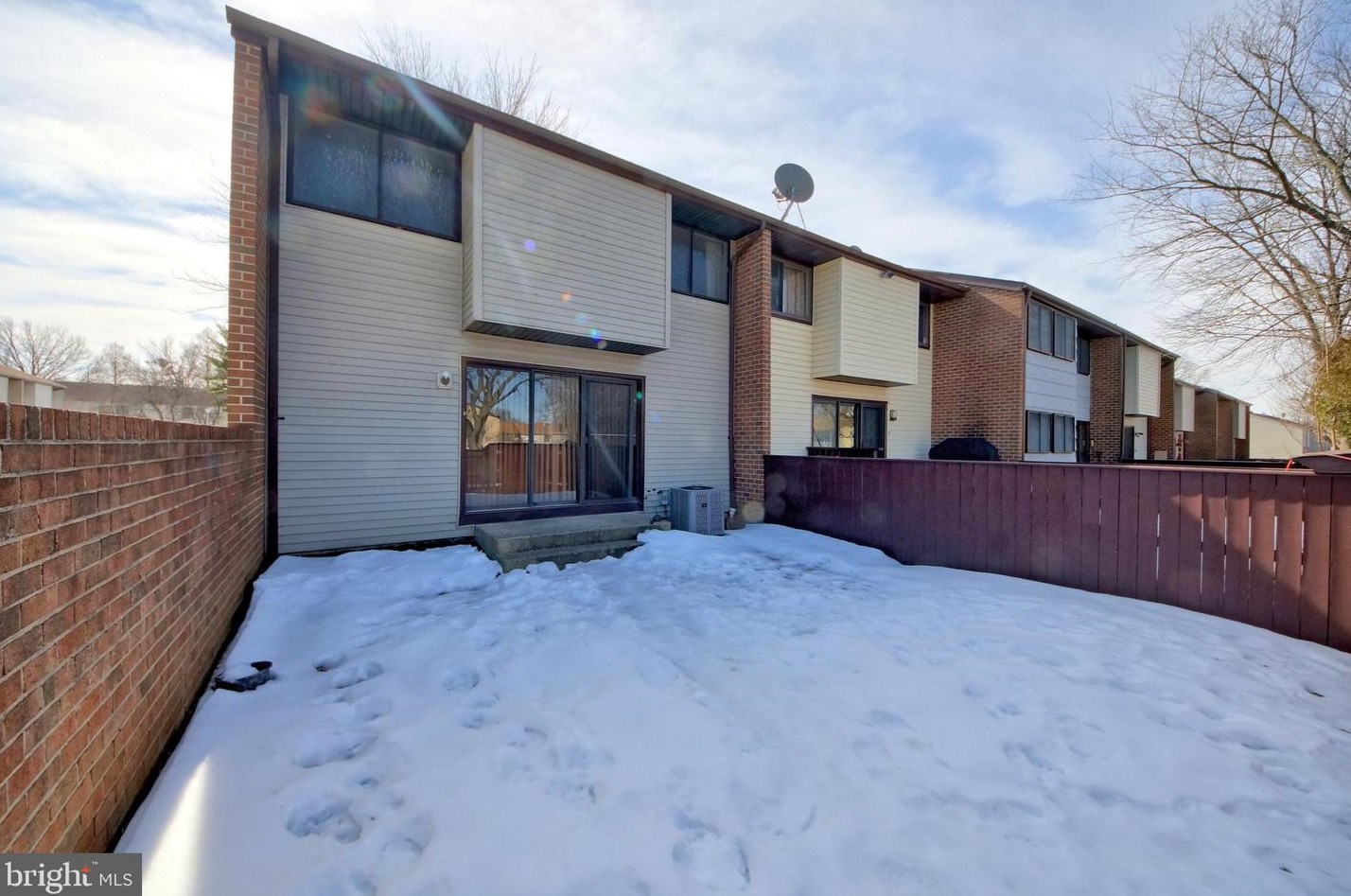 844 Jamestown Rd, East Windsor NJ 08520-5644 exterior