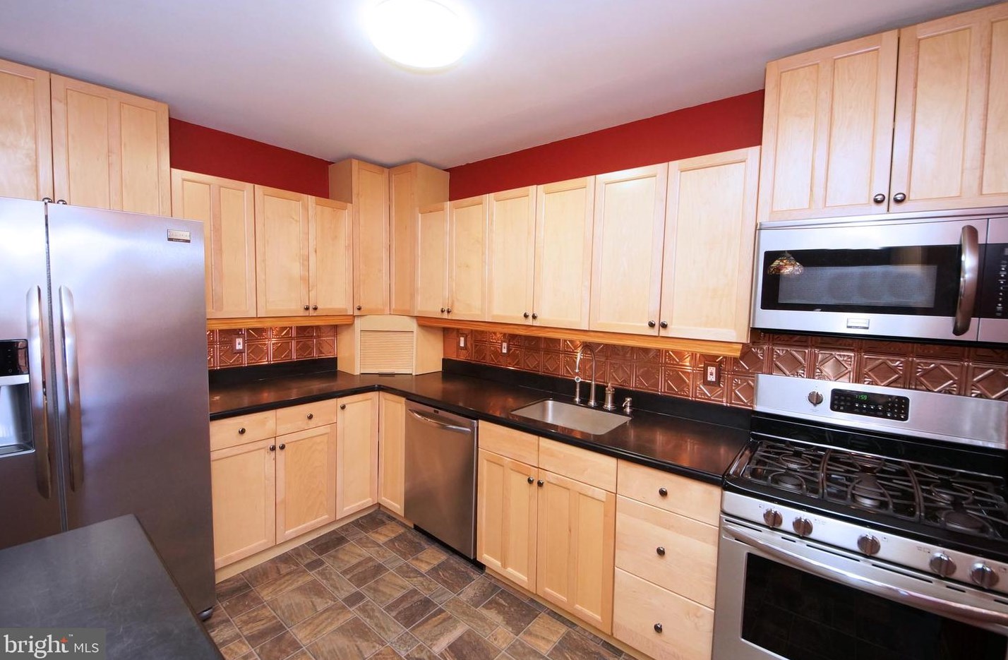 844 Jamestown Rd, East Windsor NJ 08520-5644 exterior