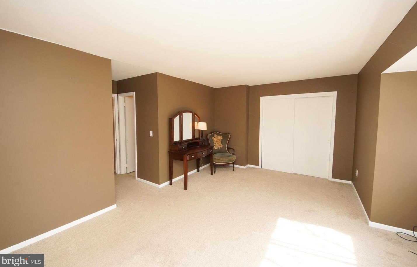 844 Jamestown Rd, East Windsor NJ 08520-5644 exterior