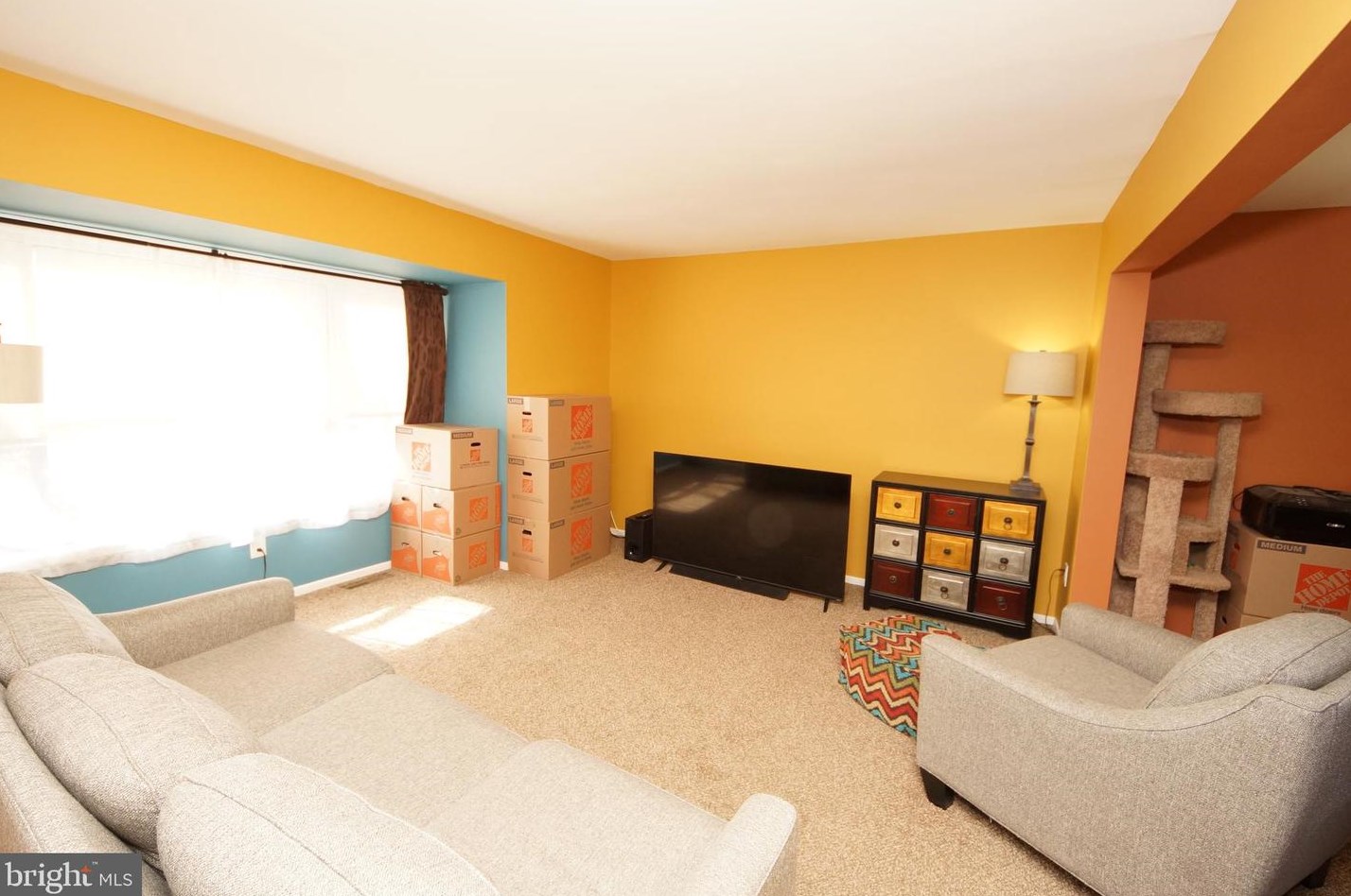 844 Jamestown Rd, East Windsor NJ 08520-5644 exterior