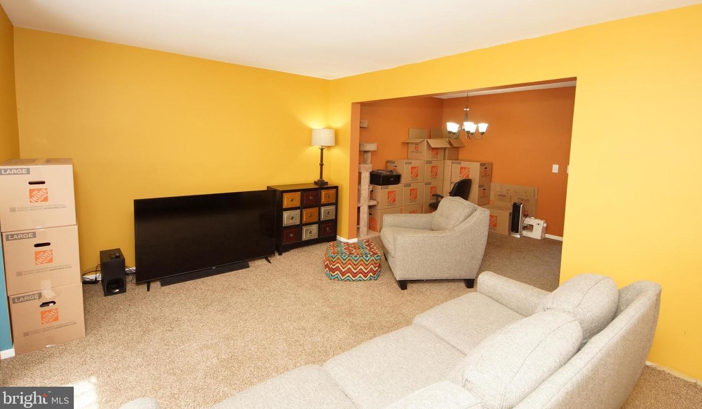 844 Jamestown Rd, East Windsor NJ 08520-5644 exterior