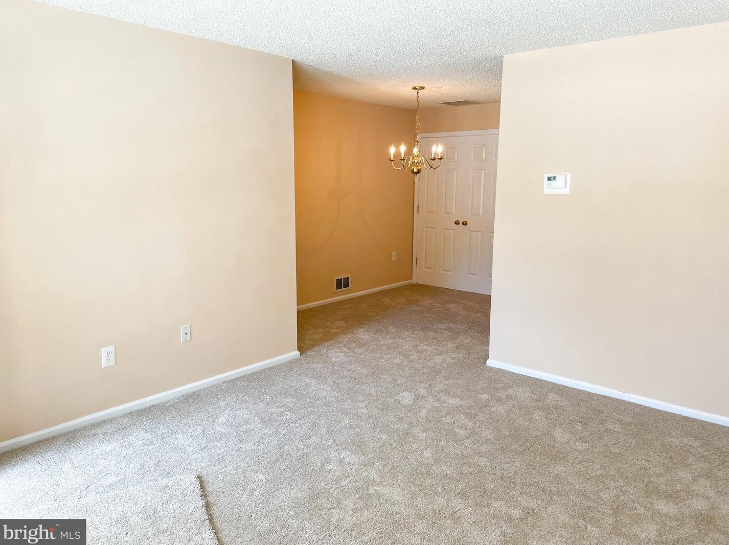 105 Dunleigh Ct, Pennington, NJ 08534-1992