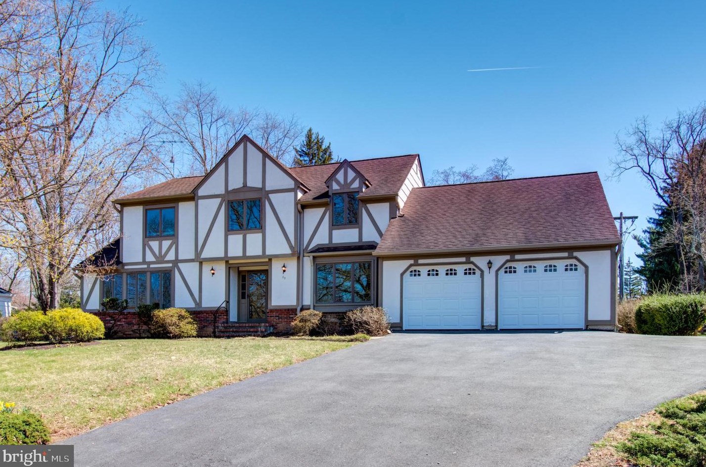 29 Laurel Wood Dr, Lawrence Township, NJ 08648