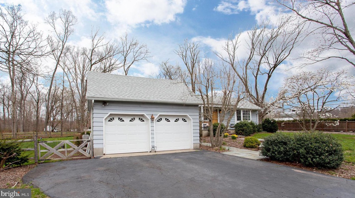 1455 Trenton Harbourton Rd, Pennington, NJ 08534-4011