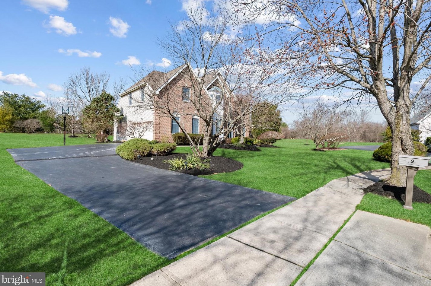 9 Clarendon Ct, W Windsor Township, NJ 08550