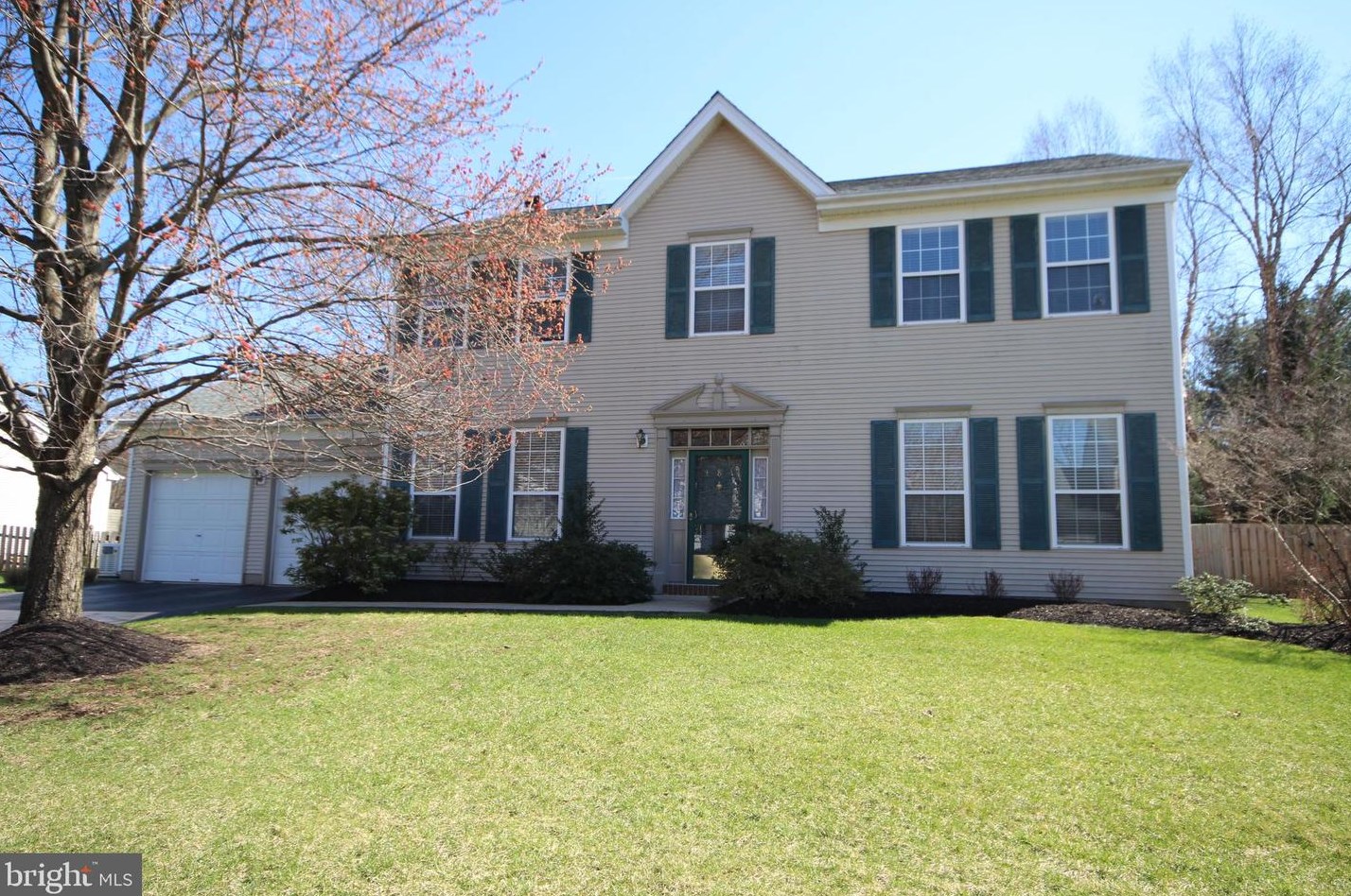 8 Hedgecroft Dr, Pennington, NJ 08534-5420