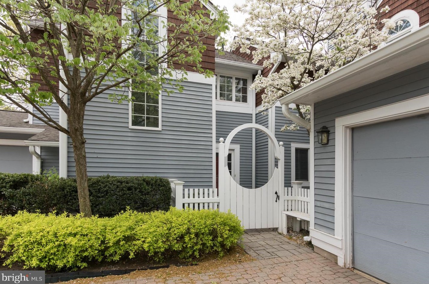 15 Railroad Pl, Pennington, NJ 08534-2220