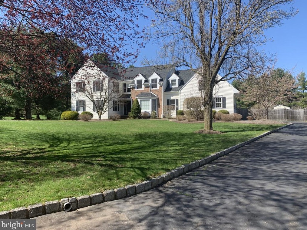 12 Buckingham Dr, Princeton, NJ 08540