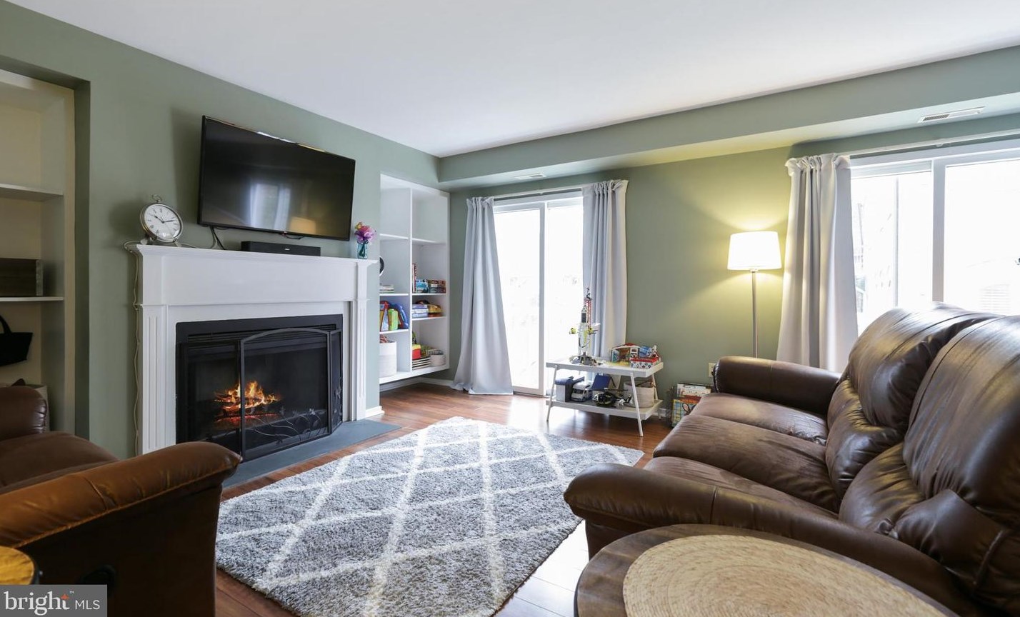 14 Academy Ct, Pennington, NJ 08534-2829