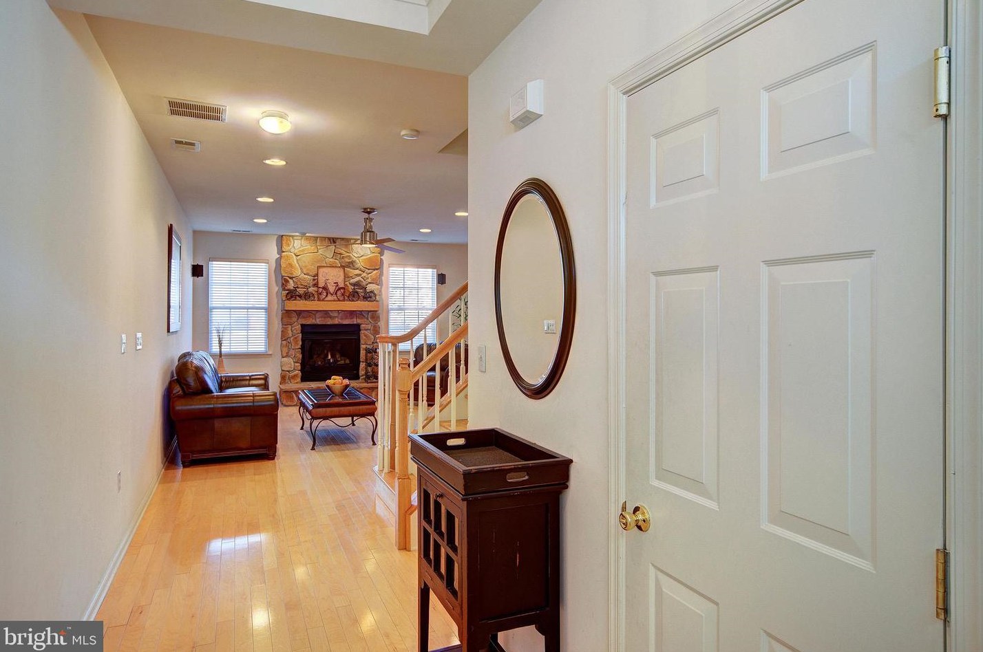 8 Blake Dr, Pennington, NJ 08534-5193