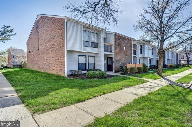 4 Dennison Dr, East Windsor, NJ 08520-5317