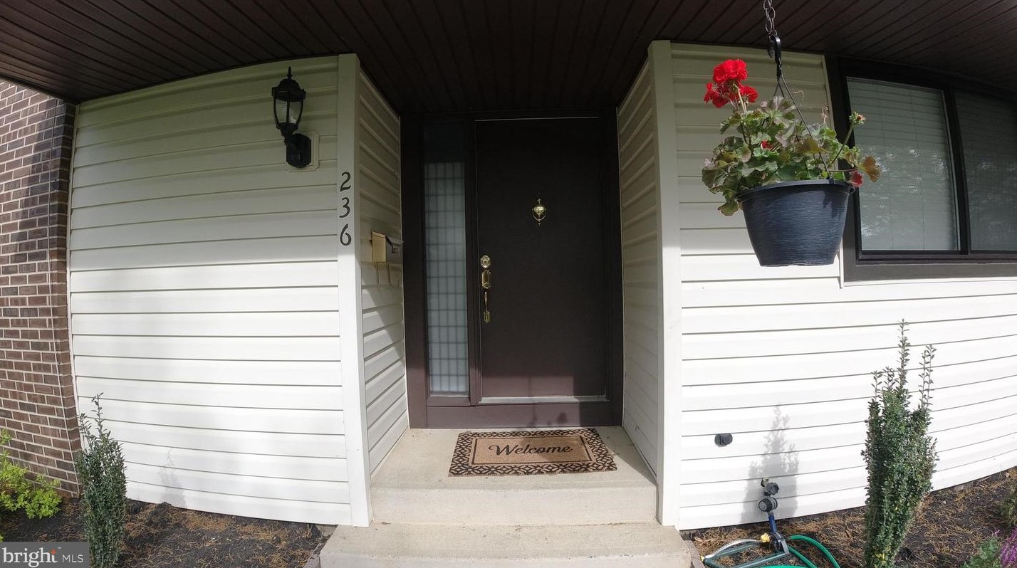 236 Twin Rivers Dr N, East Windsor, NJ 08520