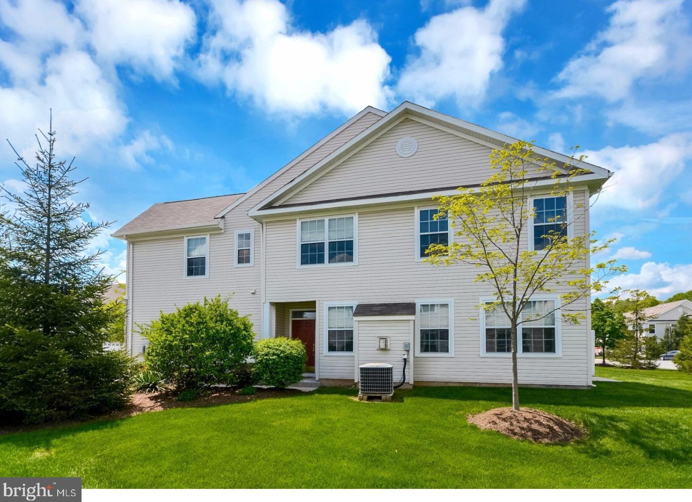 18 Blake Dr, Pennington, NJ 08534-5194