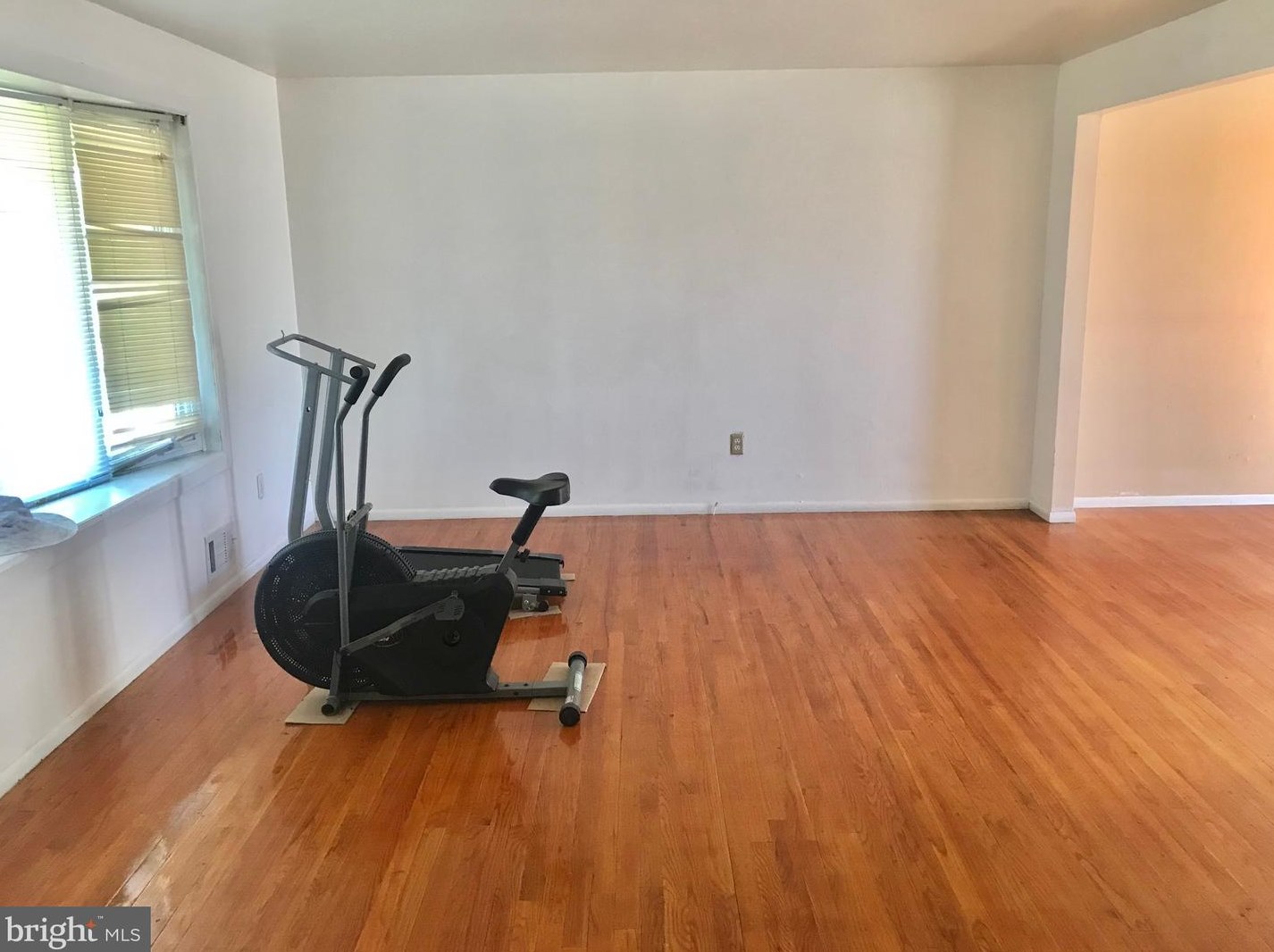6 Roslyn Rd, Trenton, NJ 08610-1014