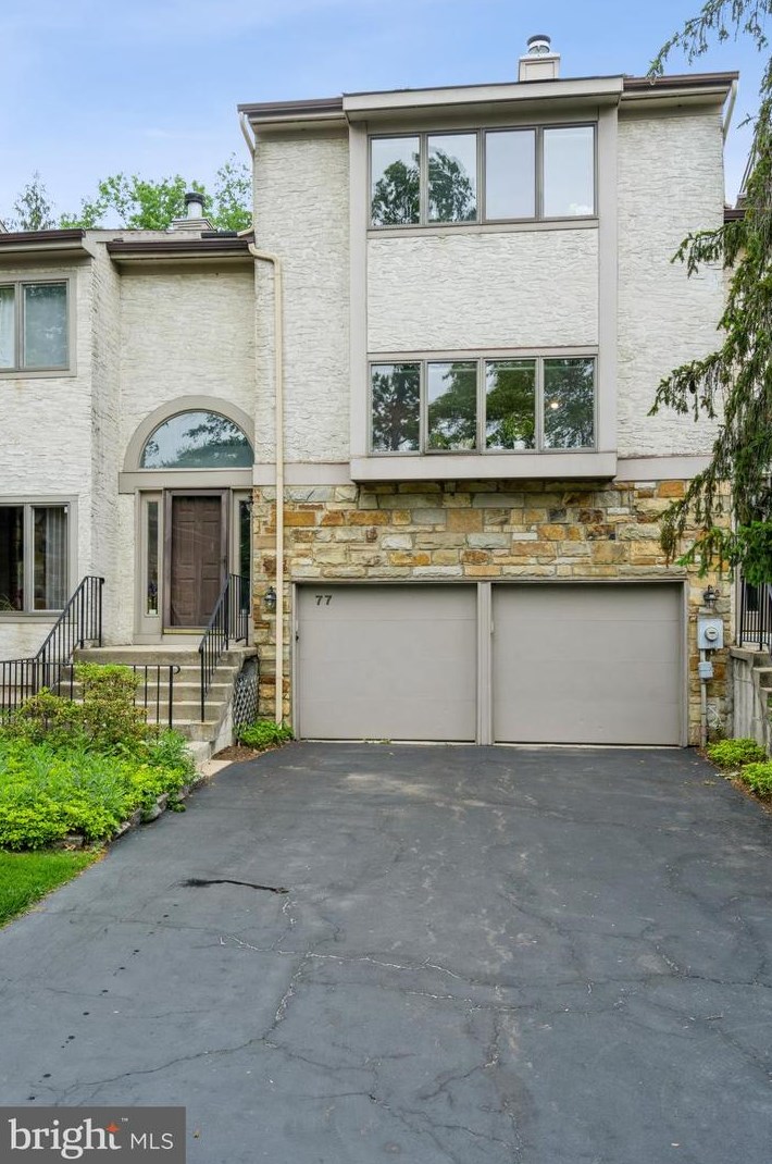 77 Woodmont Dr, Trenton, NJ 08648-2119