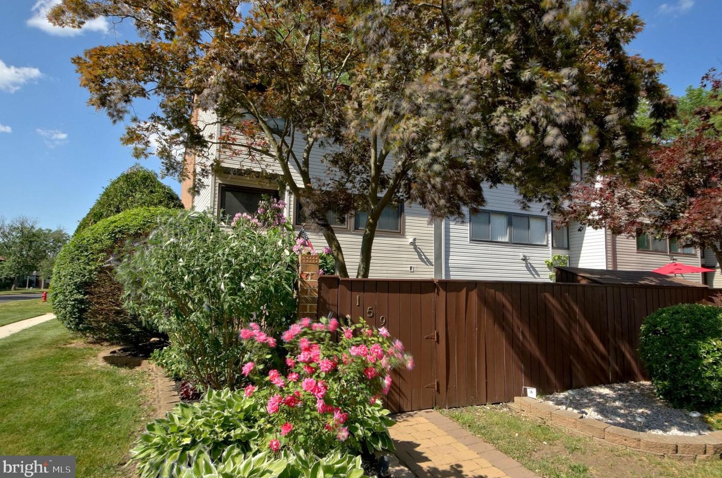 159 Henderson Pl, East Windsor NJ  08520-5708 exterior