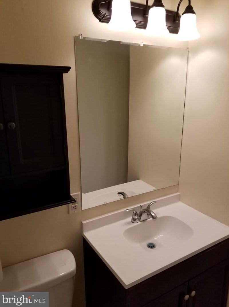 23 Old Millstone Dr, East Windsor NJ  08520-4667 exterior
