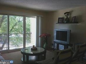 12 Scherer Ct, Trenton, NJ 08648