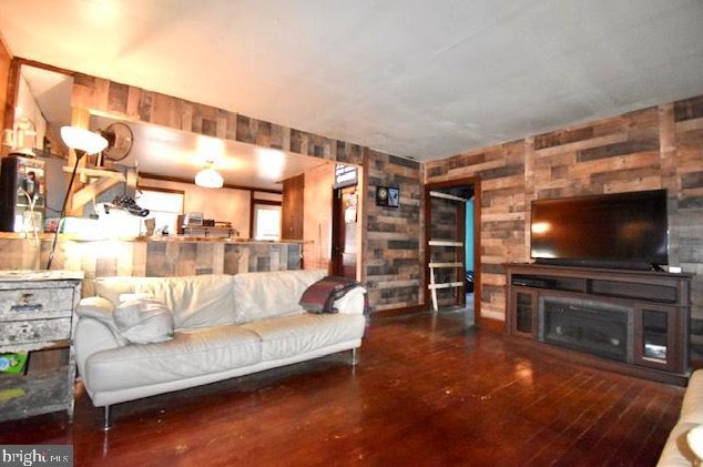15 Main St, Upper Freehold Township, NJ 08514