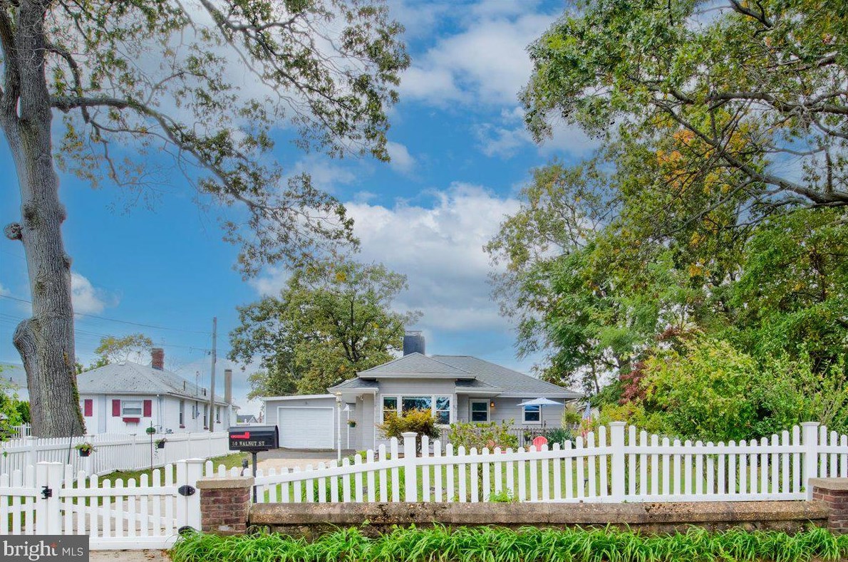50 Walnut St, Keyport, NJ 07735-1727